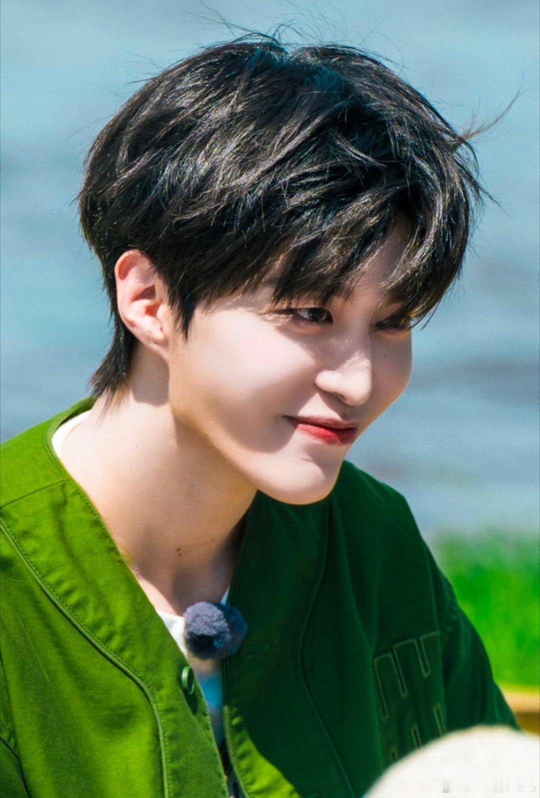 1.赵露思本次的回归可谓是非常成功了，现在已经从她事多又爱炒作转变成是位不容易的