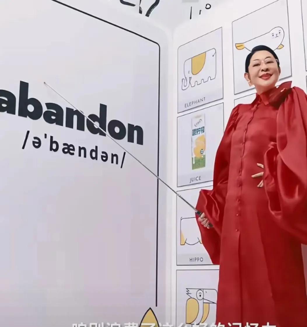 我额的神啊！倪萍老师，你不知道你现在的模样有多“惊悚”吗？你和蔡明老师真是越来越