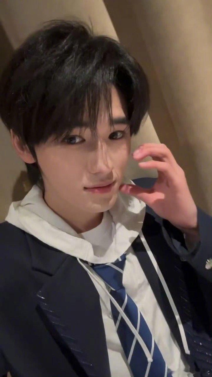 宋亚轩也太可爱了吧，哈哈哈哈，百变饭撒～