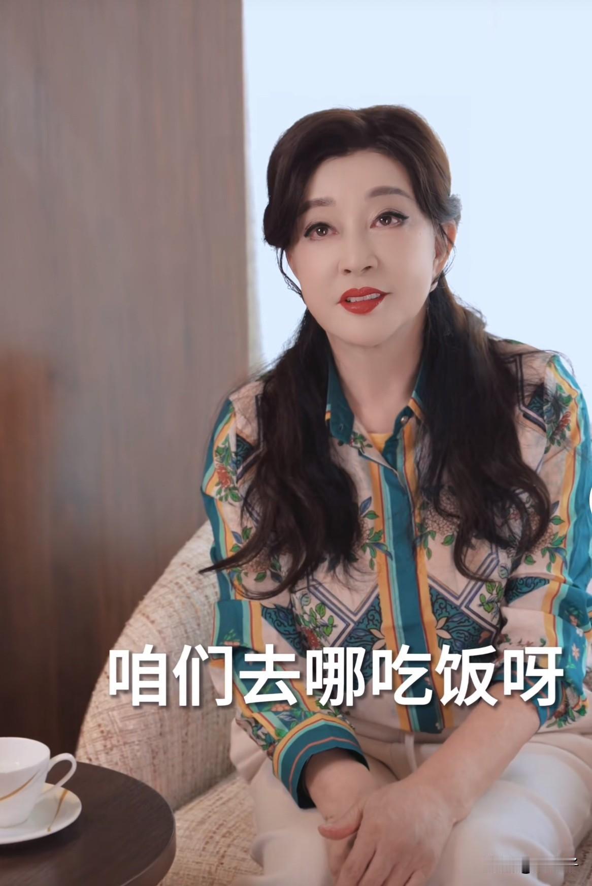 74岁刘晓庆晚年翻车！被小助理当庭对峙，闹成全网笑话太不值8月4日，刘晓庆与