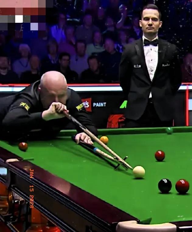 希金斯轰出单杆过百114分，115-0赢下第2局，将比分扳平1-1。双方开局安