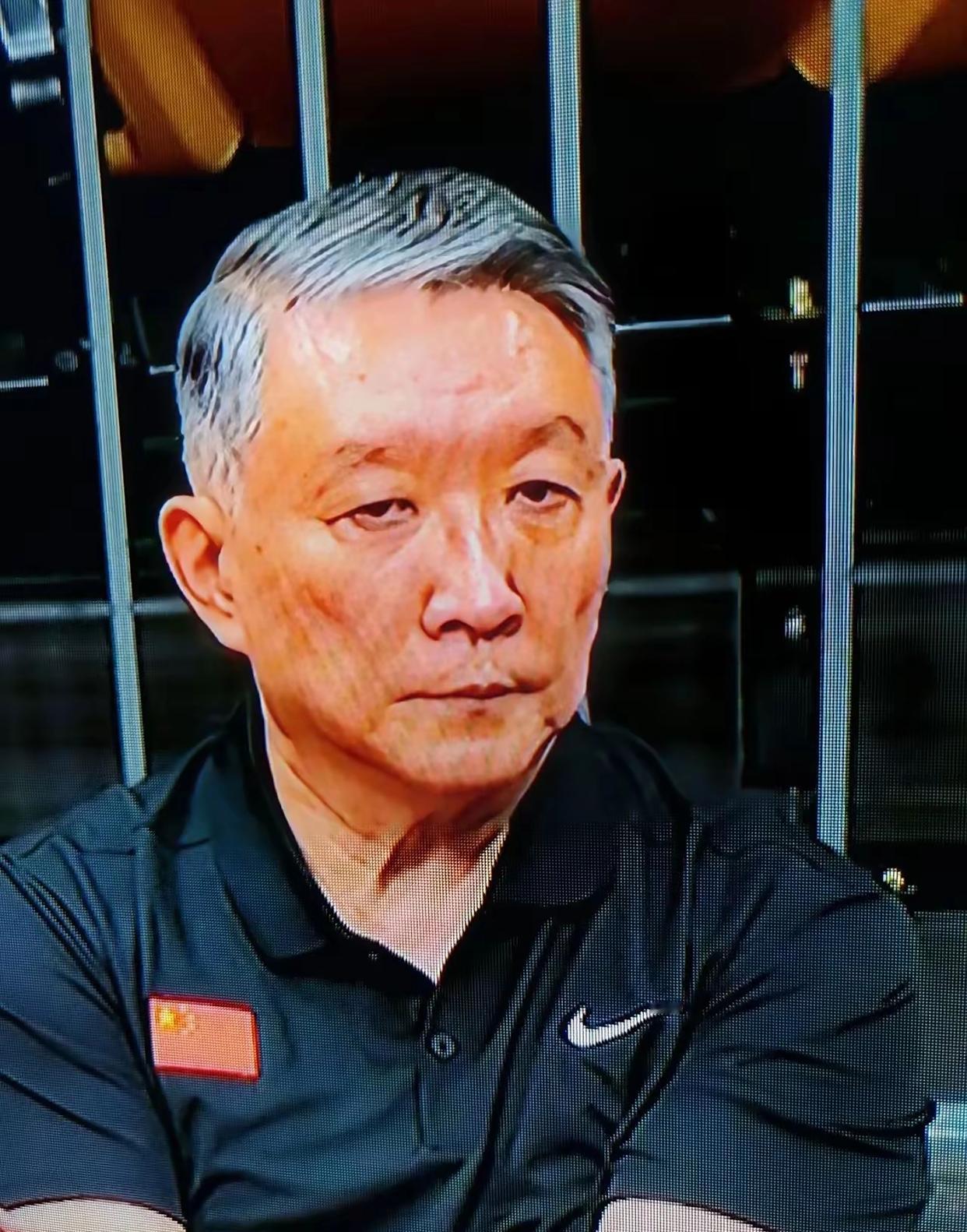 打捷克这场球，别看是赢了，可险些输在宫鲁鸣手中。打捷克，不算好打，对手的外线投