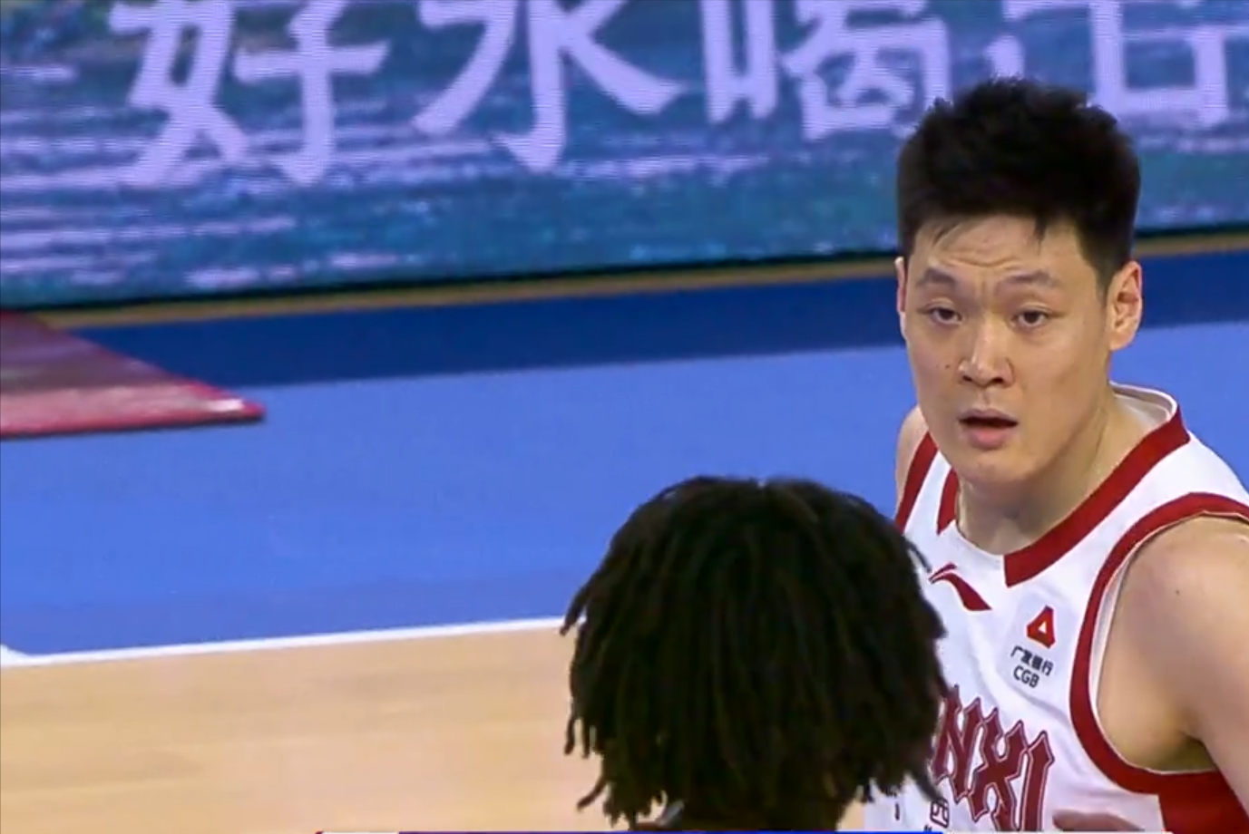 CBA揭幕战！3大国手半场合计仅4分，外援当家