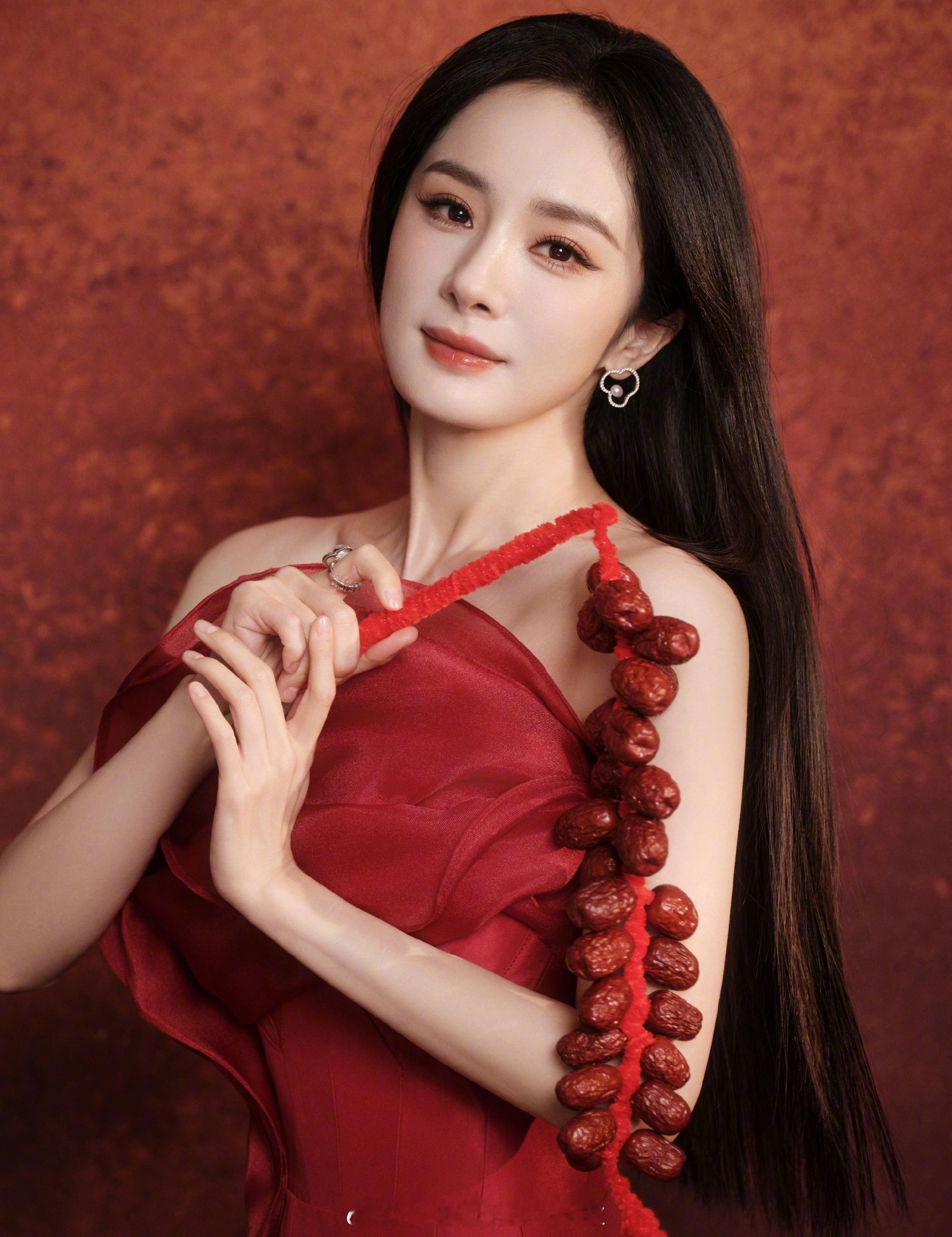 女星除夕营业来啦杨幂，田曦薇，鞠婧祎，孟子义，卢昱晓，陈都灵，张婧仪，任敏，杨超