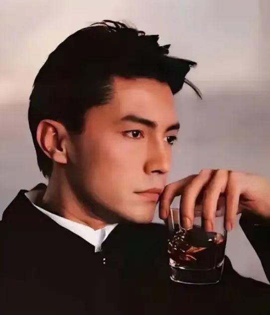 2006年，一次采访时，尊龙对记者说：有很多女演员想要跟我生孩子，她们说：“你