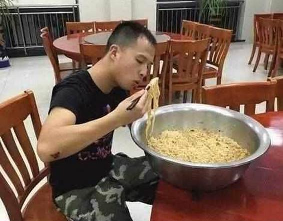 方便面的“食用说明”骗了人们许久, 到现在你还不知道呀