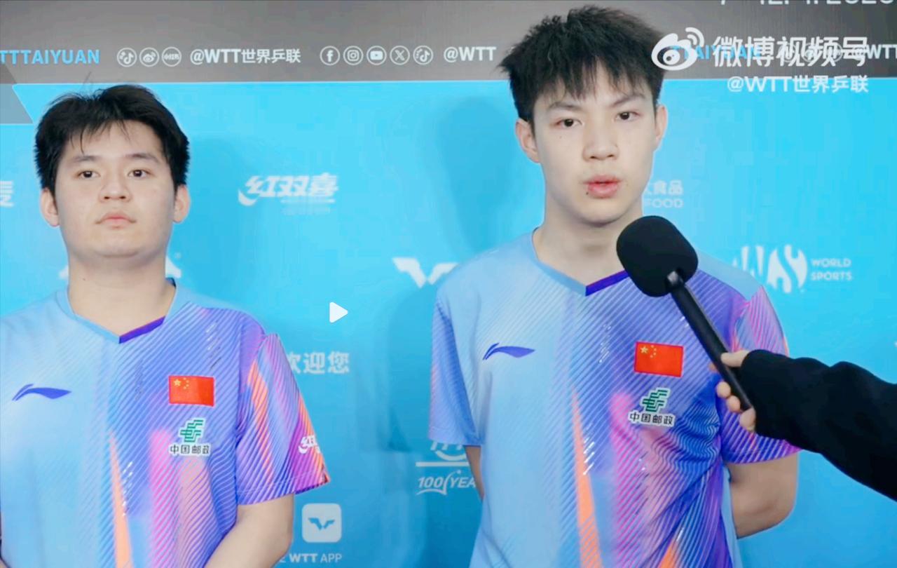 笑我我了！林诗栋/黄友政3:0拿下双削对手后采访，记者终于逮住黄友政了！因为和