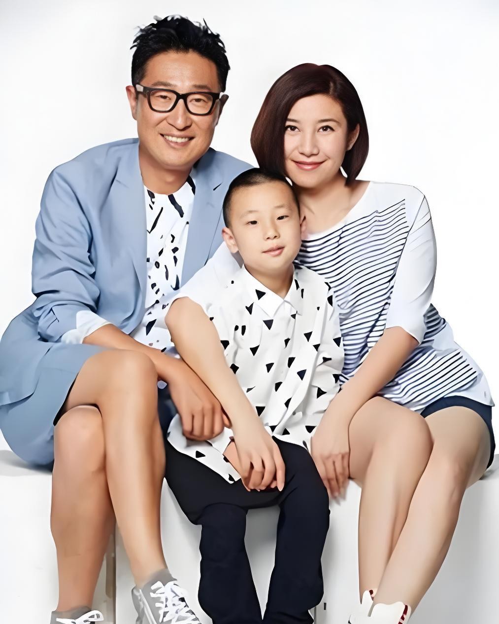 林永健和周冬齐当年因为一条5800块的裤子，差点把婚离了。两人吵到写离婚申请交给团领导，林永健还撂过