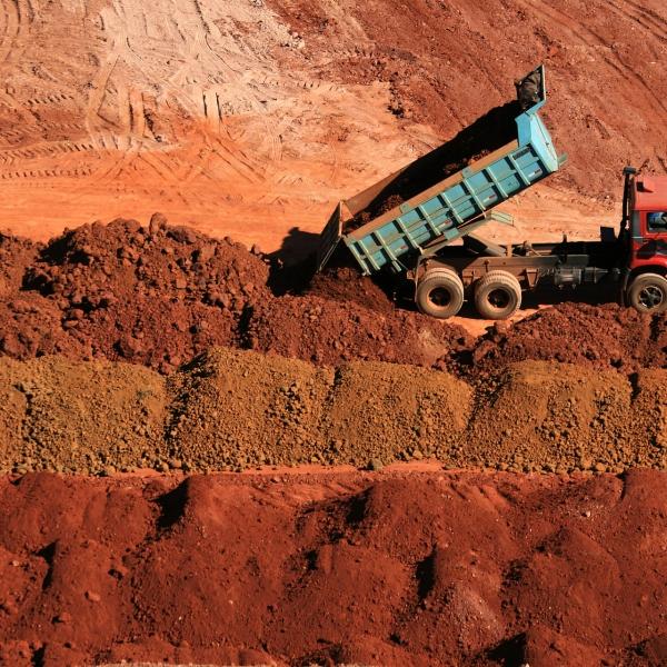 据报七国集团作出“重要决定”，从现在开始，他们将逐步加快减少从中国的稀土进口，也