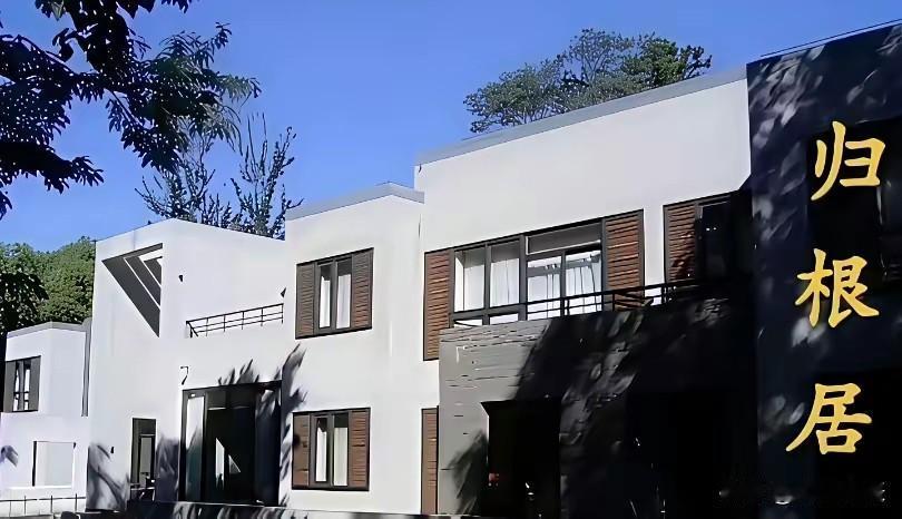 103岁的杨振宁先生离世，他曾将人生比作“一个圆”，从清华园出发，最终又归于此。