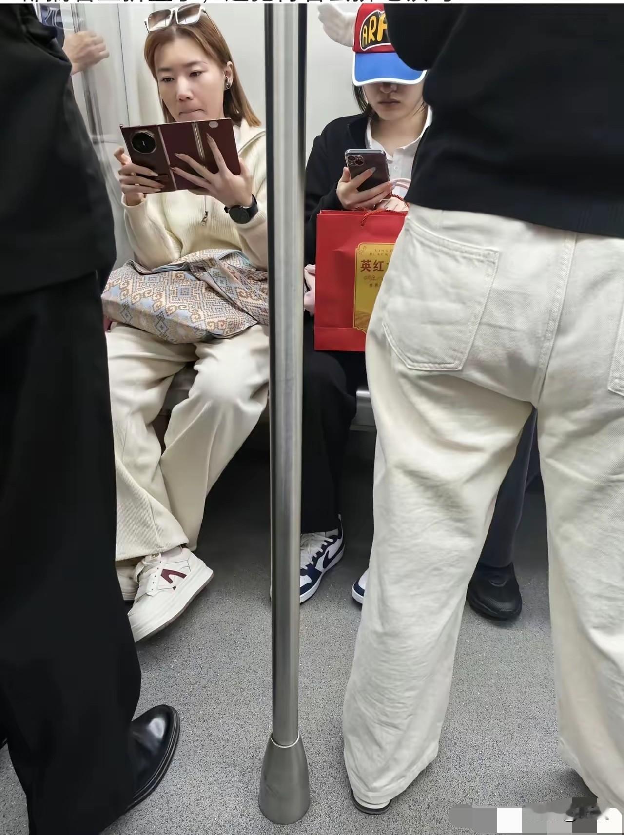 三折叠好用吗，多买两个手机一样嘛？