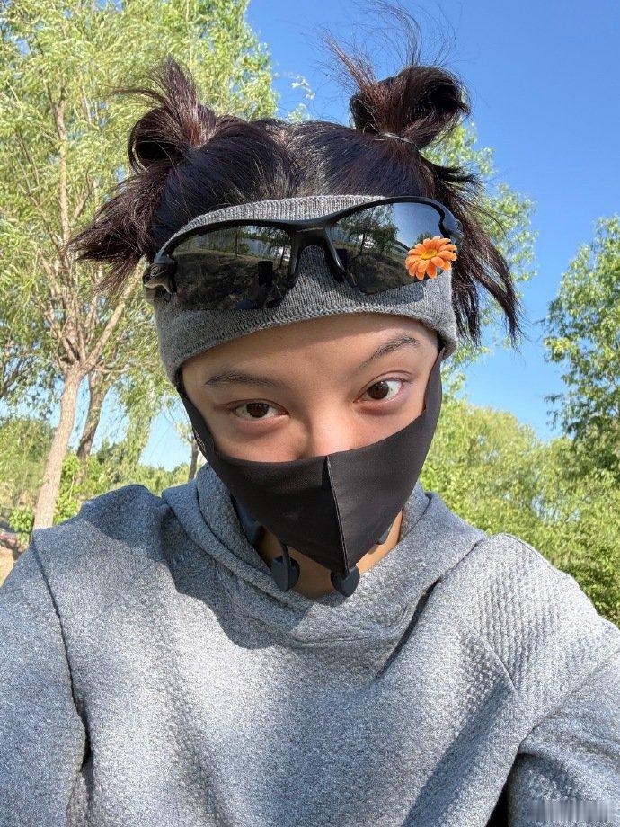 辛芷蕾又去骑车又摔了辛芷蕾四肢全废辛芷蕾又去骑车又摔了