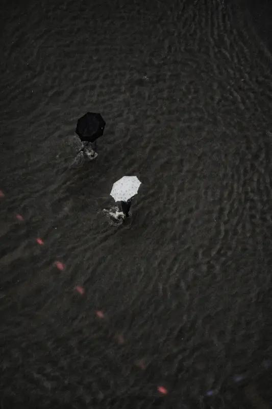 广州特大暴雨刷屏！1小时下完一天雨，高架变河道，全城上演这些暖心瞬间3月3