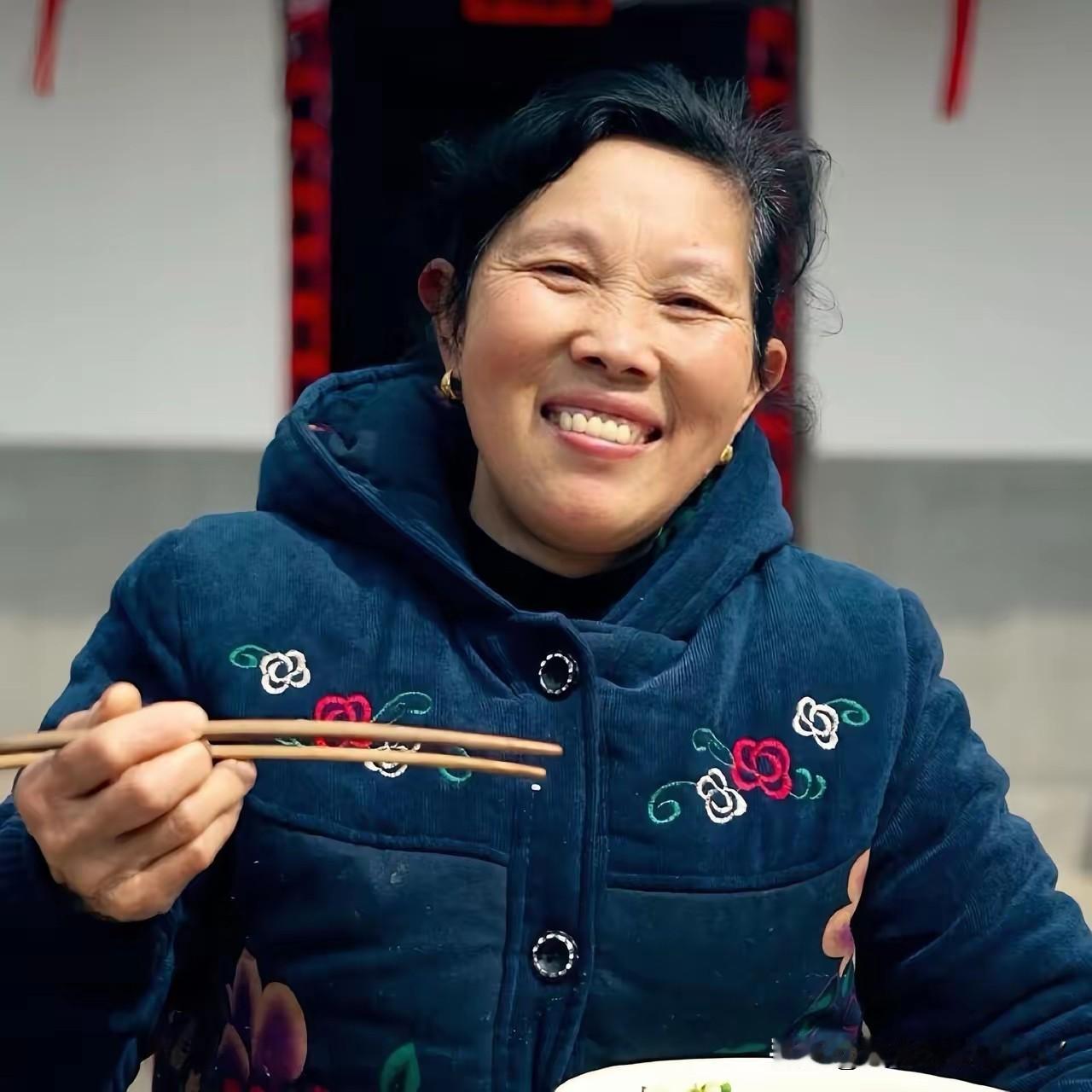 安徽省“第一网红”潘姥姥，抖音粉丝3400余万！本名潘启翠，1964年生，