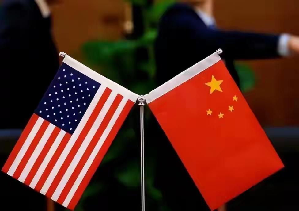 中美深夜密谈3小时，贝森特承认美国要改口，我大使甩出三份清单中美深夜视频通话