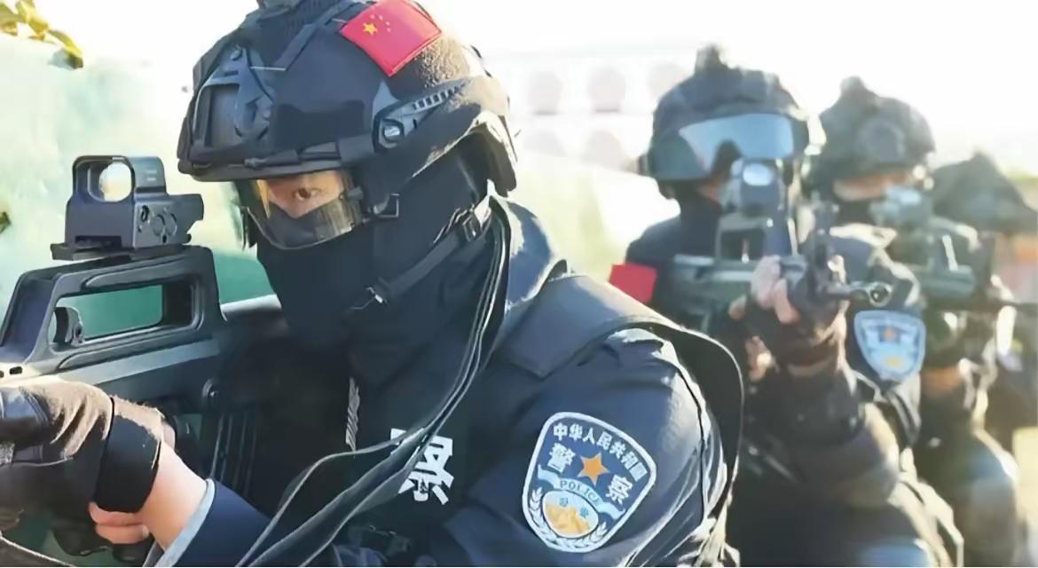中国有很多王牌特种部队，像猎鹰突击队，它是国家级反恐拳头部队，由武警总部直接领导