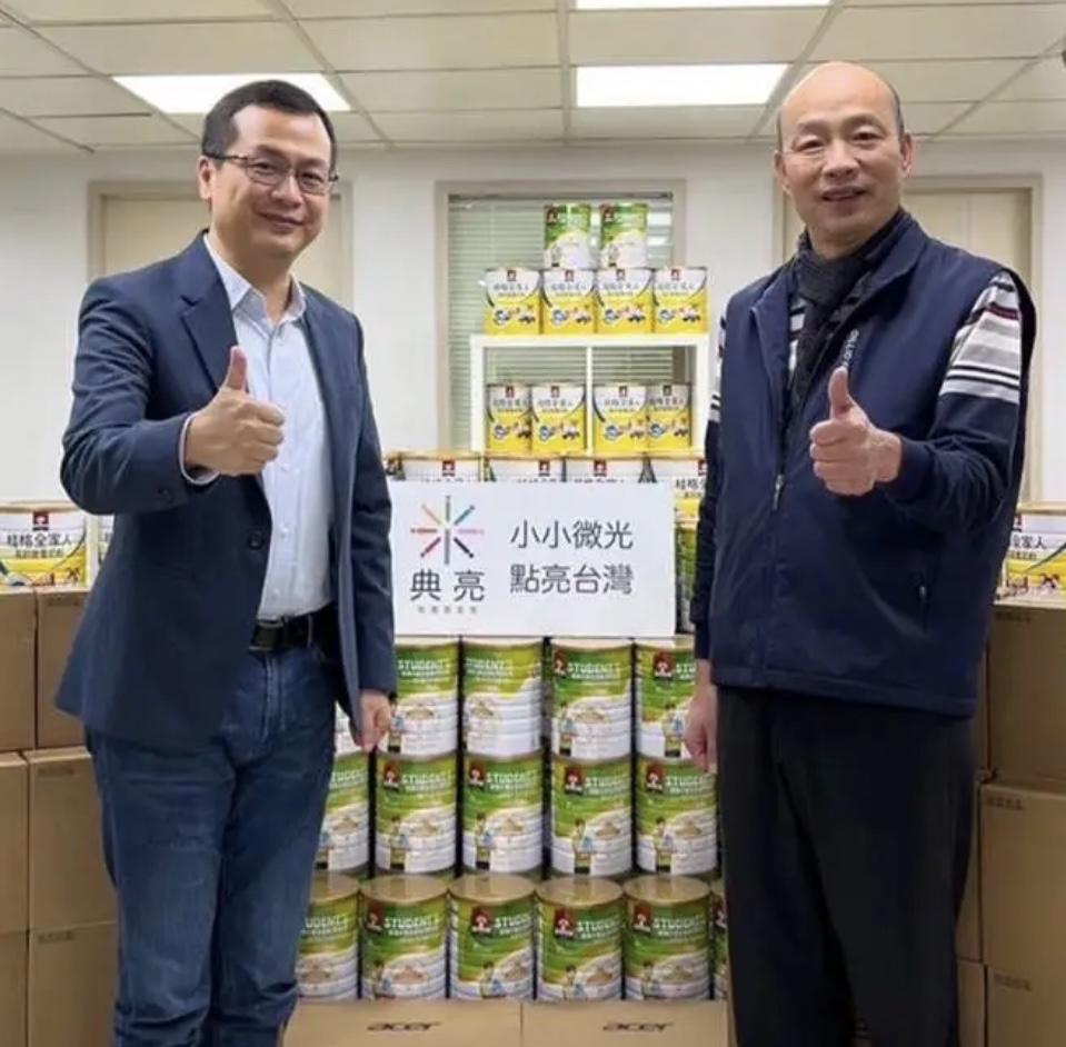 国民党主席选举投票在即，一场党团协商会上的小插曲引发了关注。立法院长韩国瑜看到参