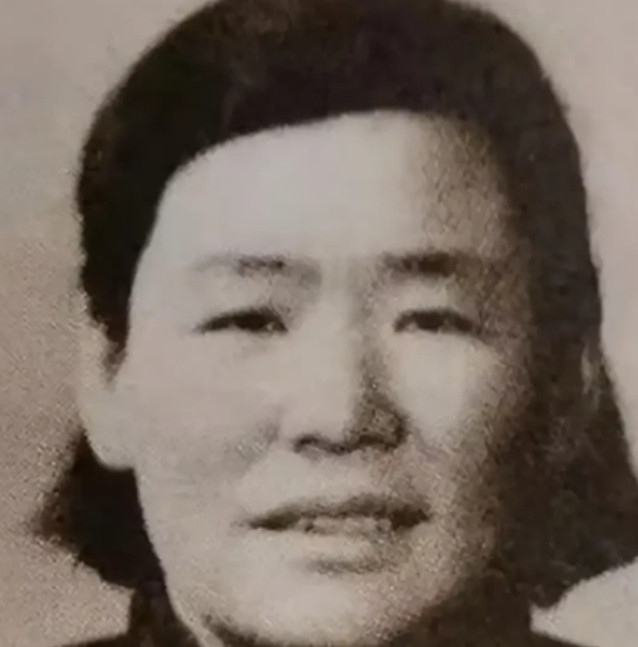 我不脱衣服”，1944年，一名受重伤的八路军战士拒绝手术，军医强行给她注射麻醉，