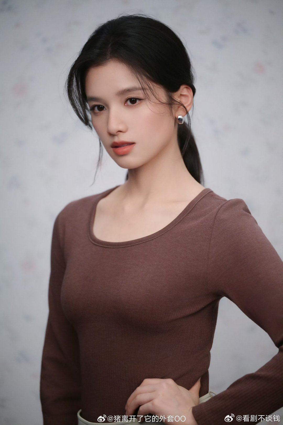 张婧仪最新商务大片花絮，大地之母的感觉好温柔