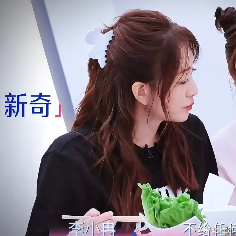 谁来懂一下李小冉这个发型真的…有种轻轻松松毫不费力的但就是很美的日常感！