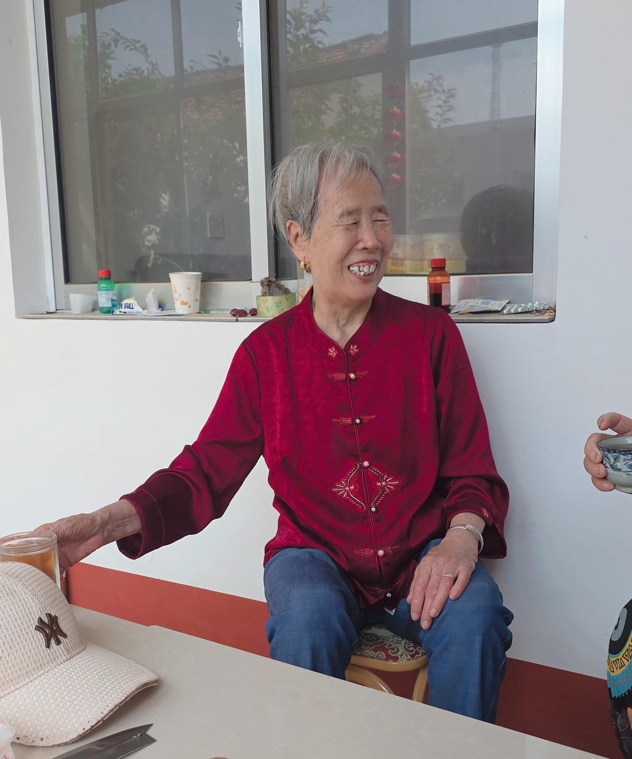 上午乡邻三叔和三婶来家聊天，三叔说起他正经历的痛苦不堪的事情，突然想起父亲也经历