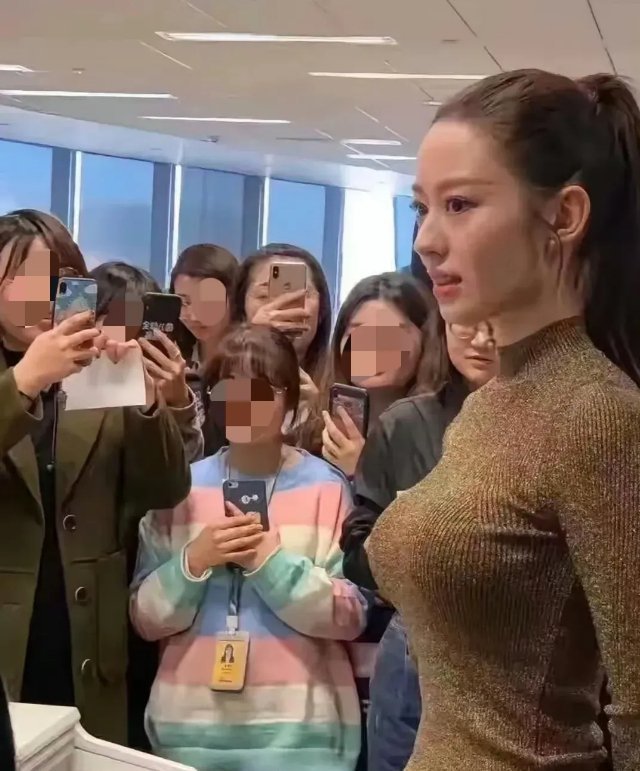 一直觉着吉娜身材简直逆天，没想到…​​​