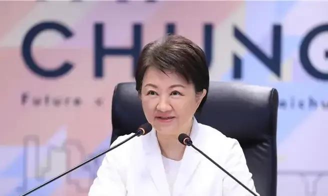 国民党提前进入“卢秀燕时代”，朱立伦知难而退首度公开表态“愿意交棒”，形同宣布不