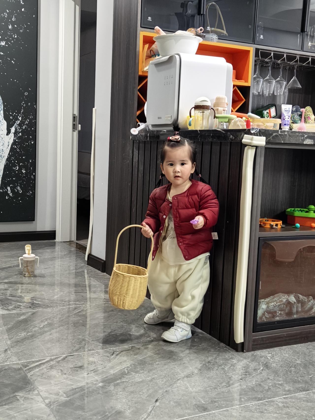 我，50岁开始喜欢莎莎，两年了，除了我孙女，就爱莎莎[爱心]