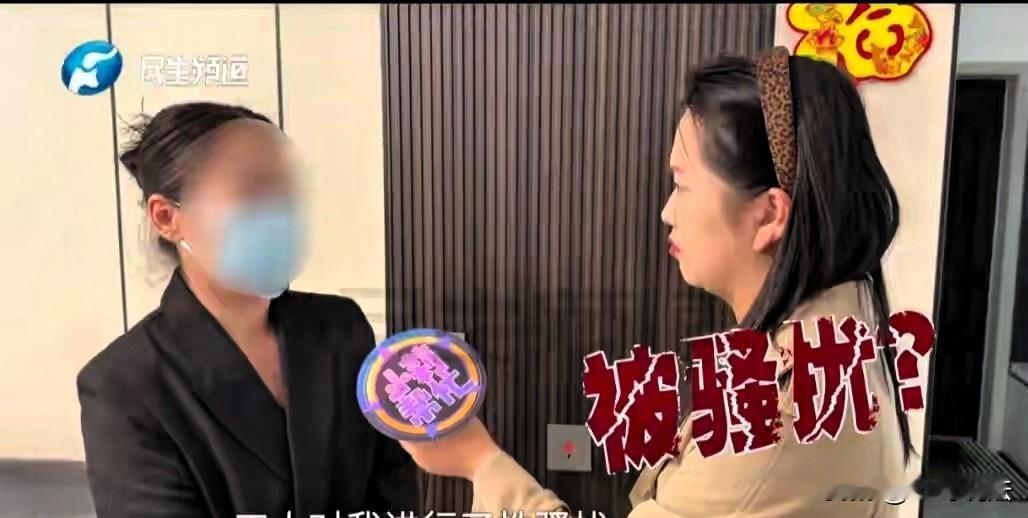 河南郑州，一女子供暖阀门漏水，她联系物业，物业派来工人维修，谁知女子正在观看漏水