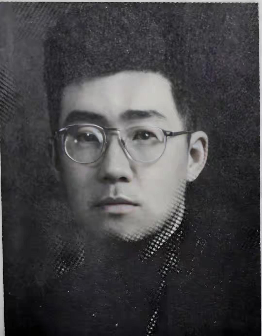 父亲是1938年被处决的国民党上将。儿子却在1951年的朝鲜，用流利英语瓦解美军