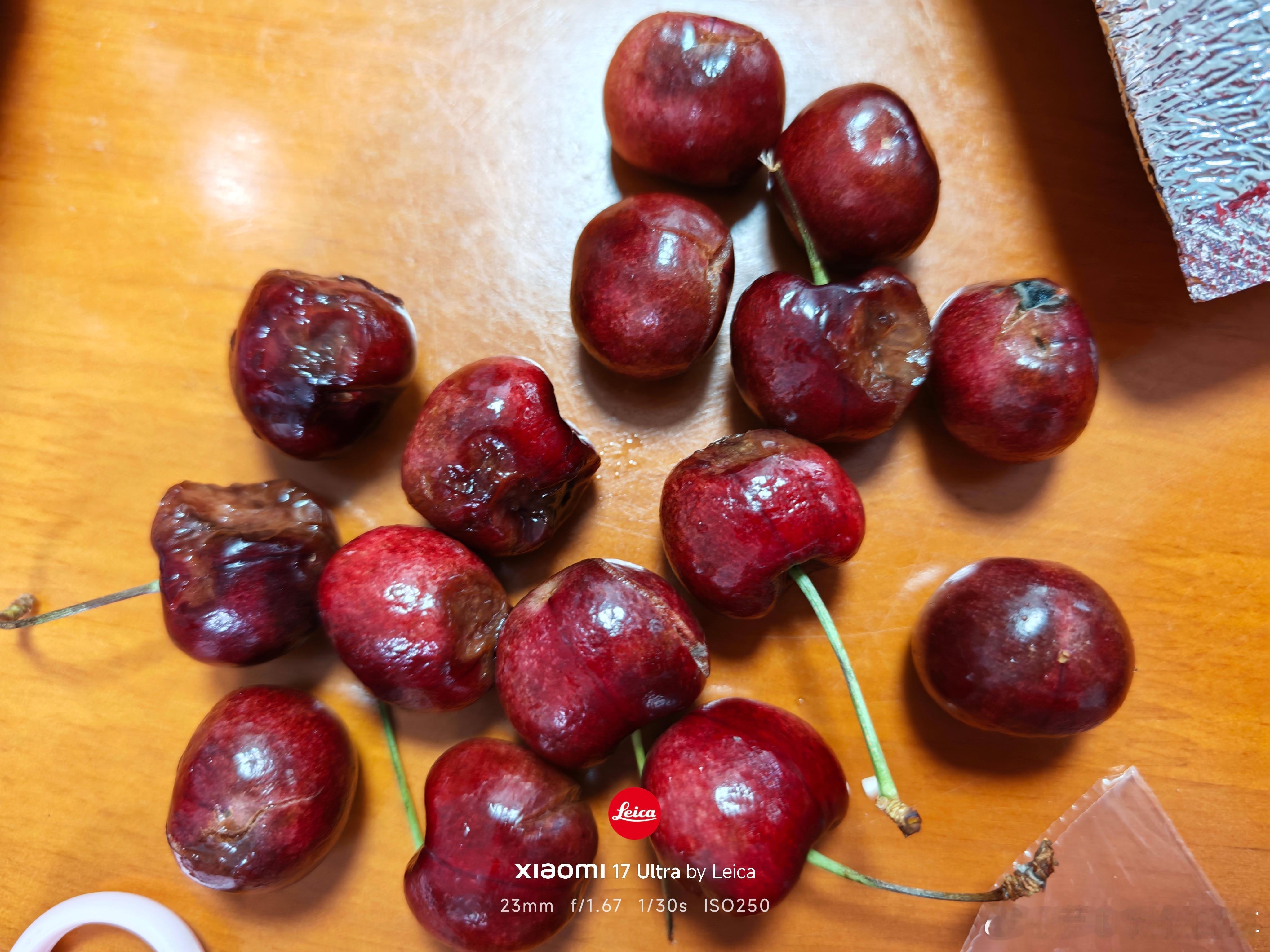 爱吃车厘子的人天塌了车厘子已经过了最好的季节，一向信得过的盒马，买了一盒烂果，