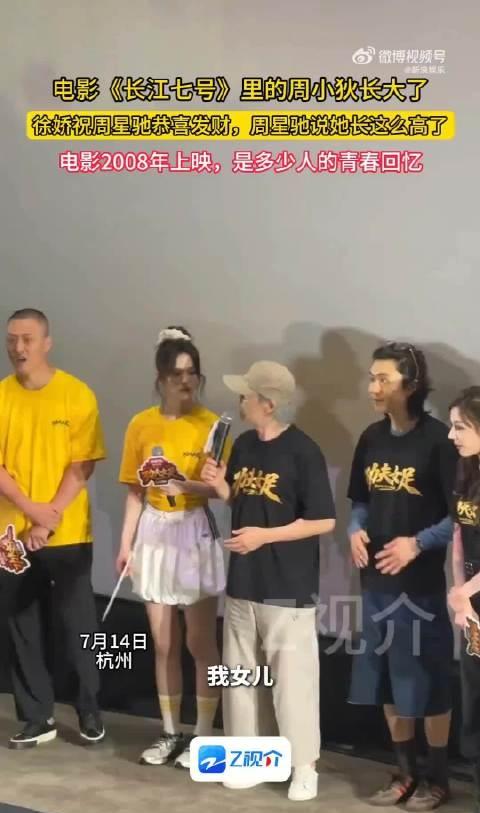 笑不活了，迪丽热巴这反应简直就是我本人！😂《功夫女足》路演上，主持人一句“