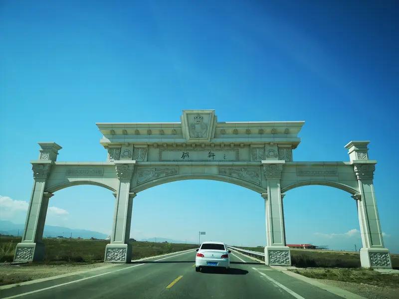 朋友们，若想在进新疆时不走寻常路，那就随我前往巴里坤！别去哈密人挤人，咱们选条