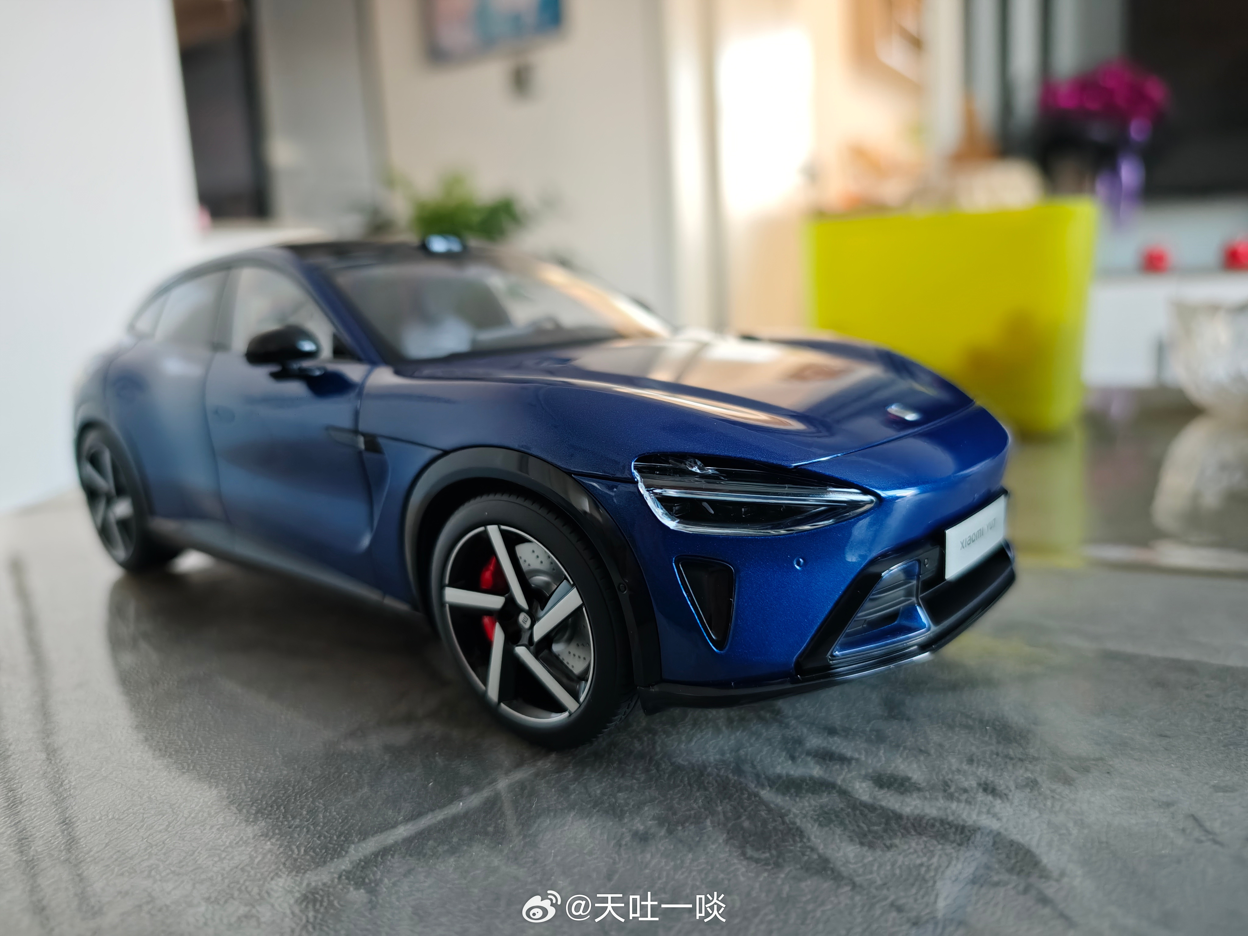 送一个小米YU7车模，条件是铁粉达到100就抽。