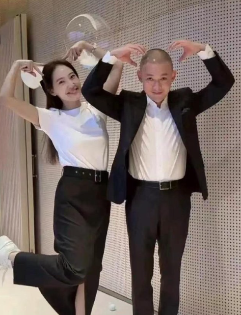 这就是聂远每个月给三百万的养的媳妇，都已经是两个孩子妈了还这么水灵，看来还是养人