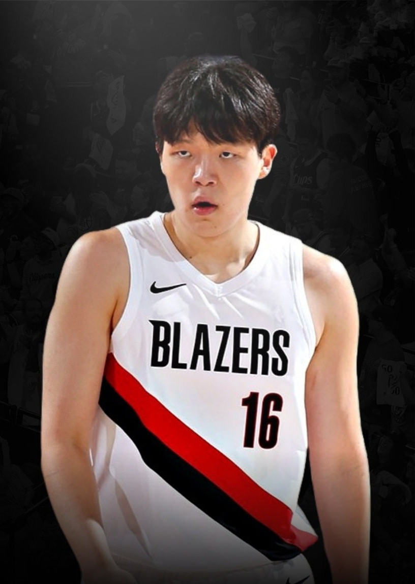 什么水平？杨瀚森的四场季前赛：[思考]——第一场，4分4篮板1助攻4失误6犯规—