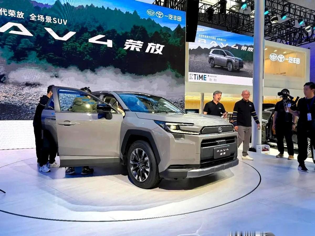 15万多。就这个数，买一台全新换代的丰田RAV4。我第一反应是，要么我眼花了