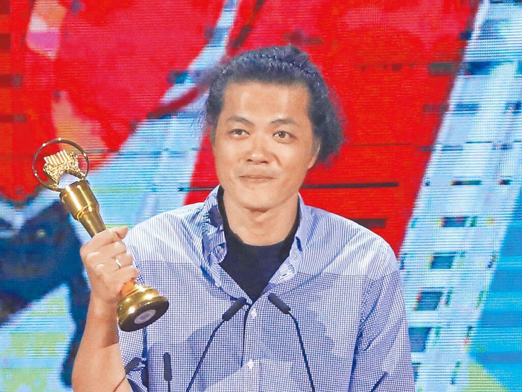 国民党日前批露，亲绿导演罗景壬涉及“劳动部”就业安定基金的开口合约核销涉弊，获2