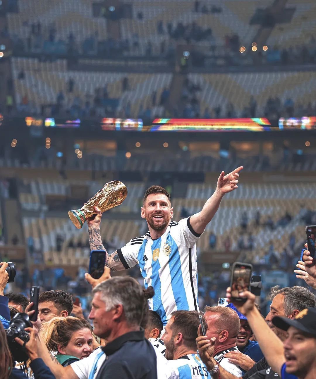 【梅西的即将900球，意义远不止数字，别被标准带偏】1.效率碾压：用更少场次、