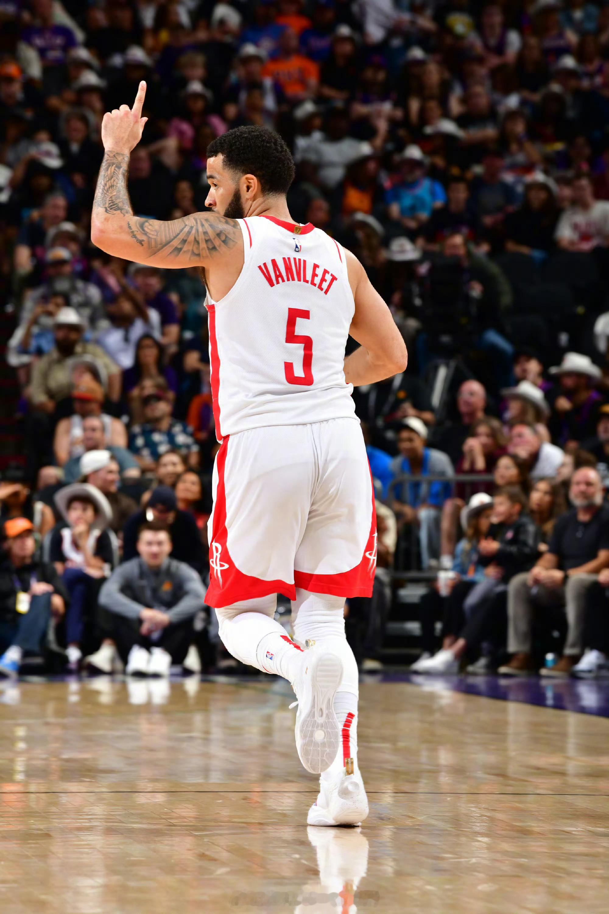 NBA批准了火箭一个1250万伤病特例！这是由于范弗利特受伤，火箭向联盟申请的！