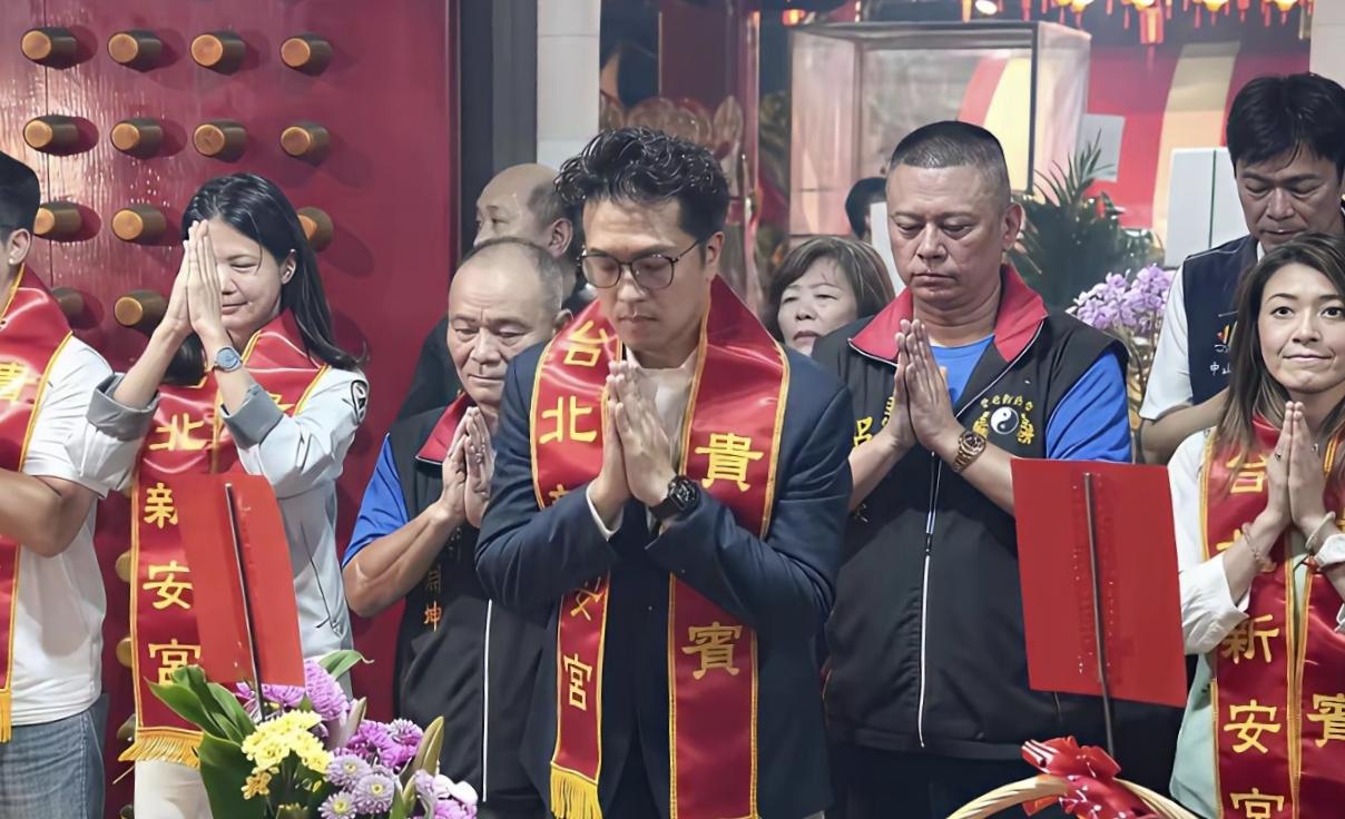 沈伯洋去拜关公，有点不可思议。他向来大肆鼓吹对抗、制造两岸对立，割裂中华文化