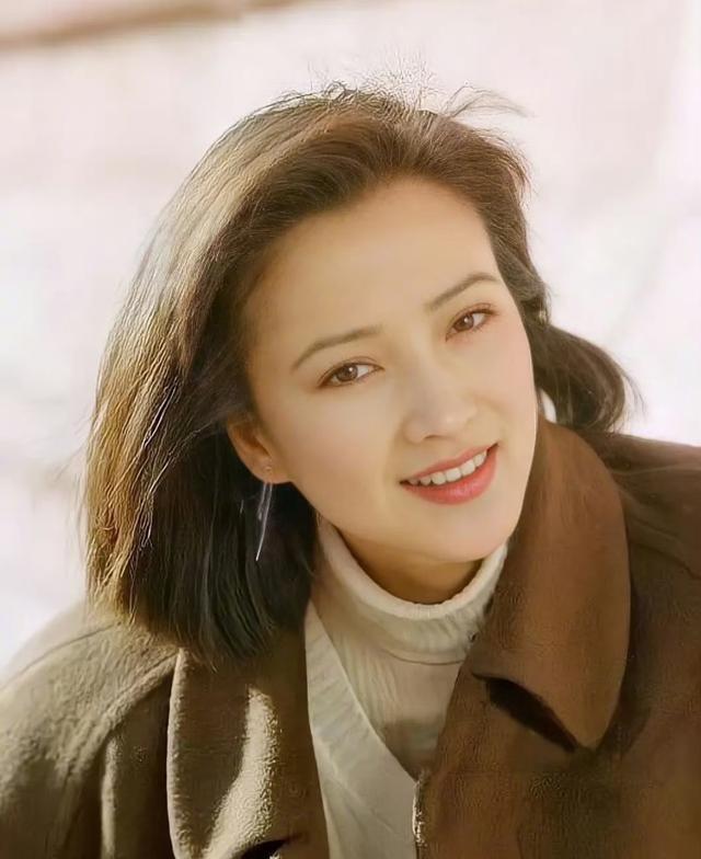 何晴这人琢磨了才发现，还真有点儿说不明白的特点在她身上，不信你看，明明长相是慈眉