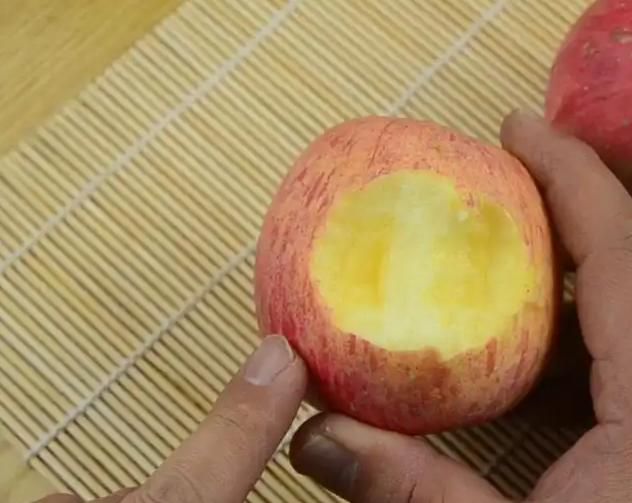 悲剧还是发生了！近日，江苏泰州，一老人在家吃了个苹果，结果没多久，全身皮肤痒得厉