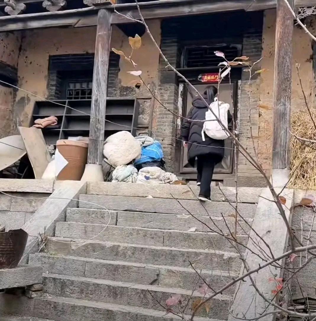 回了一趟农村老家，发现一个非常奇怪的现象，我家亲戚里过的最不好的就是三叔家，却偏