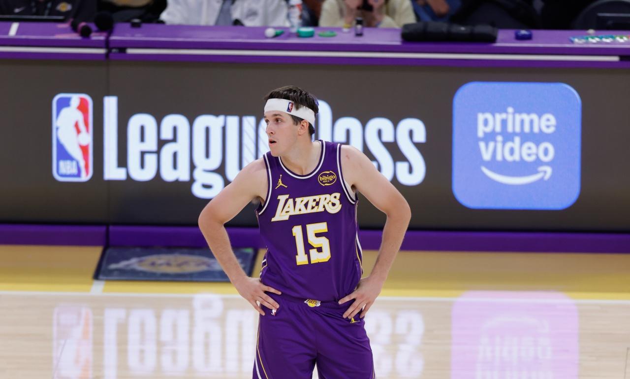 里夫斯不愿意离开湖人队！美媒报道：里夫斯深刻知道，洛杉矶的聚光灯让他拥有高曝光率