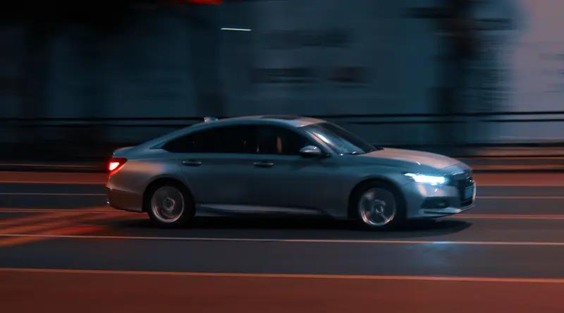 八代雅阁开了十年再开一年得亏多少，还真不太好说。就拿那2022款雅阁锐·混动来说