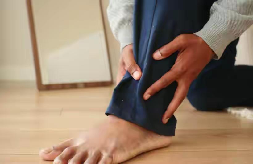 腿部是脑梗的放大镜？忠告：腿部出现这几种表现，要尽快就医！当然，腿部出现某些