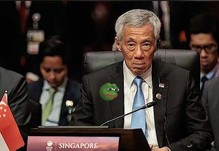 现在的新加坡，怕是真的坐不住了！为什么，因为中国人正在一步步砸掉他们端了几十