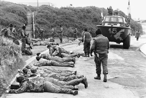 阿根廷军队高光时刻，马岛战争初期俘虏的英军