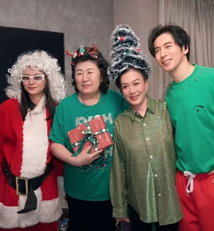 钟丽缇和婆婆没差几岁，看着却像两代人。